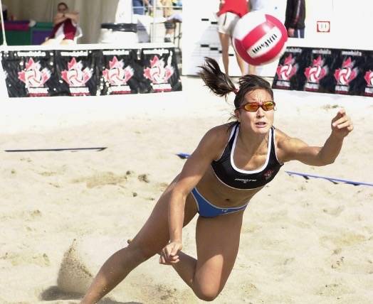 Kirsten diving for the ball in beach volleyball